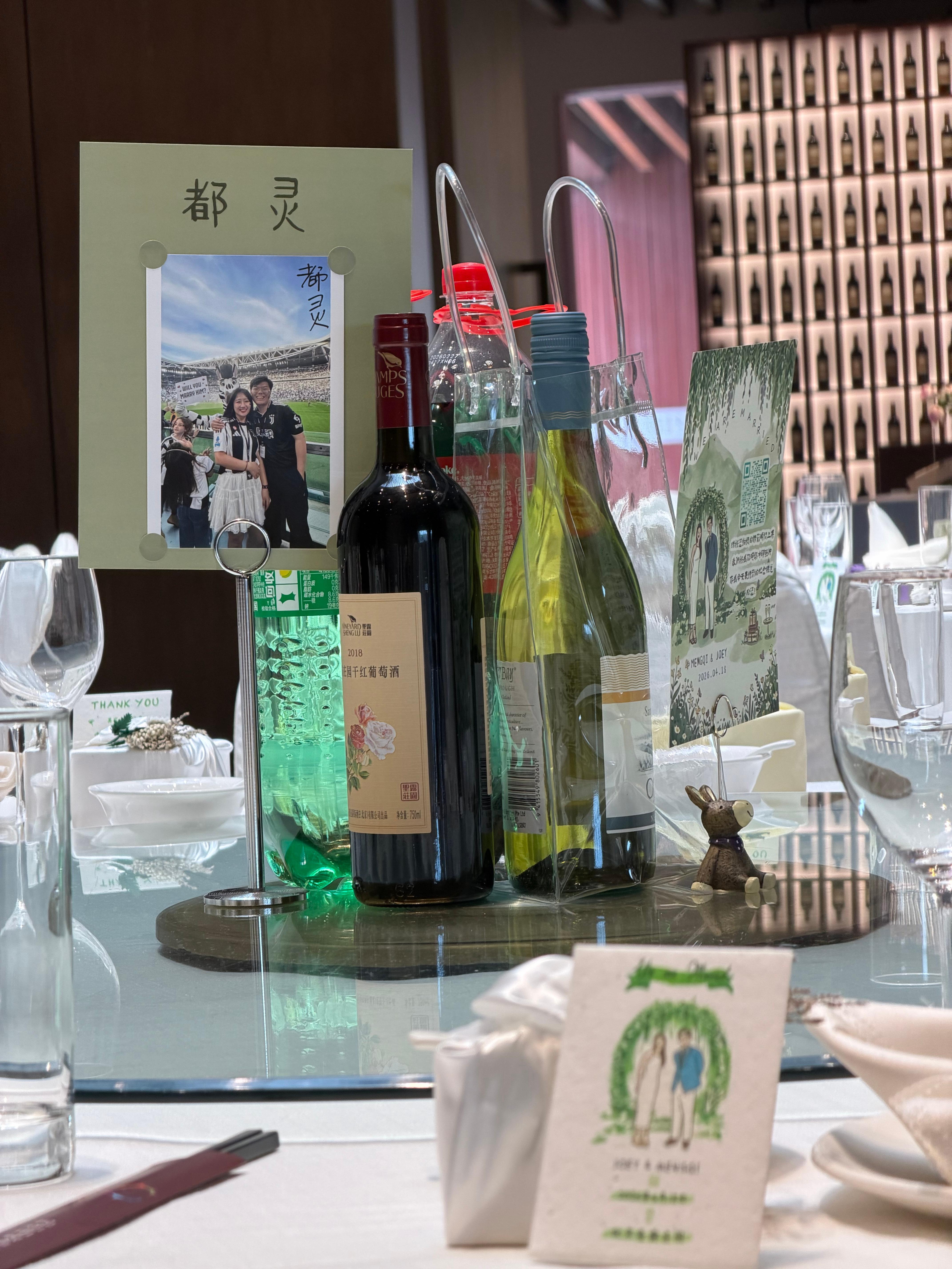 都灵桌给大家摆好了～各位请就坐🖤🤍 