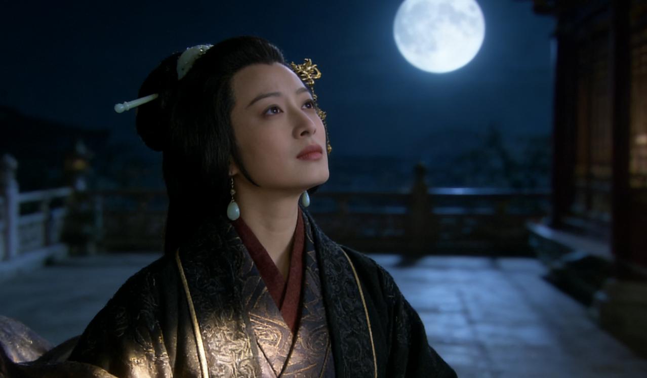 因为生而握拳和尧母门两桩神异之事，钩弋夫人在后世人的眼中，不可避免地附着着许多神