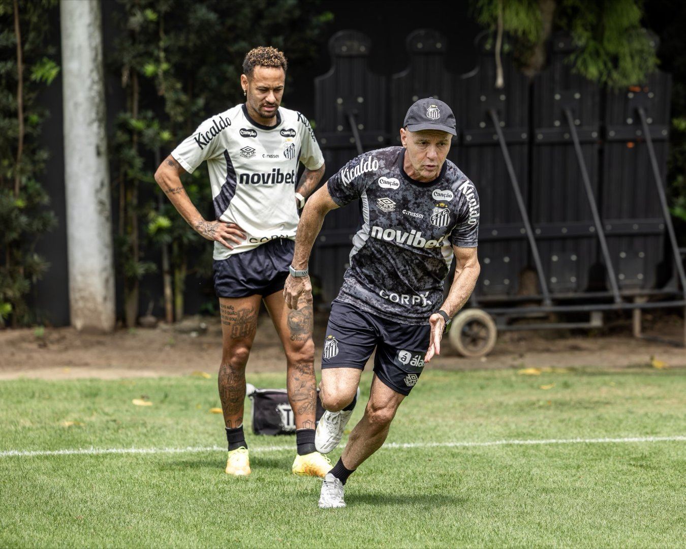 neymar[超话] 训练[加油][加油]内马尔 ​​​