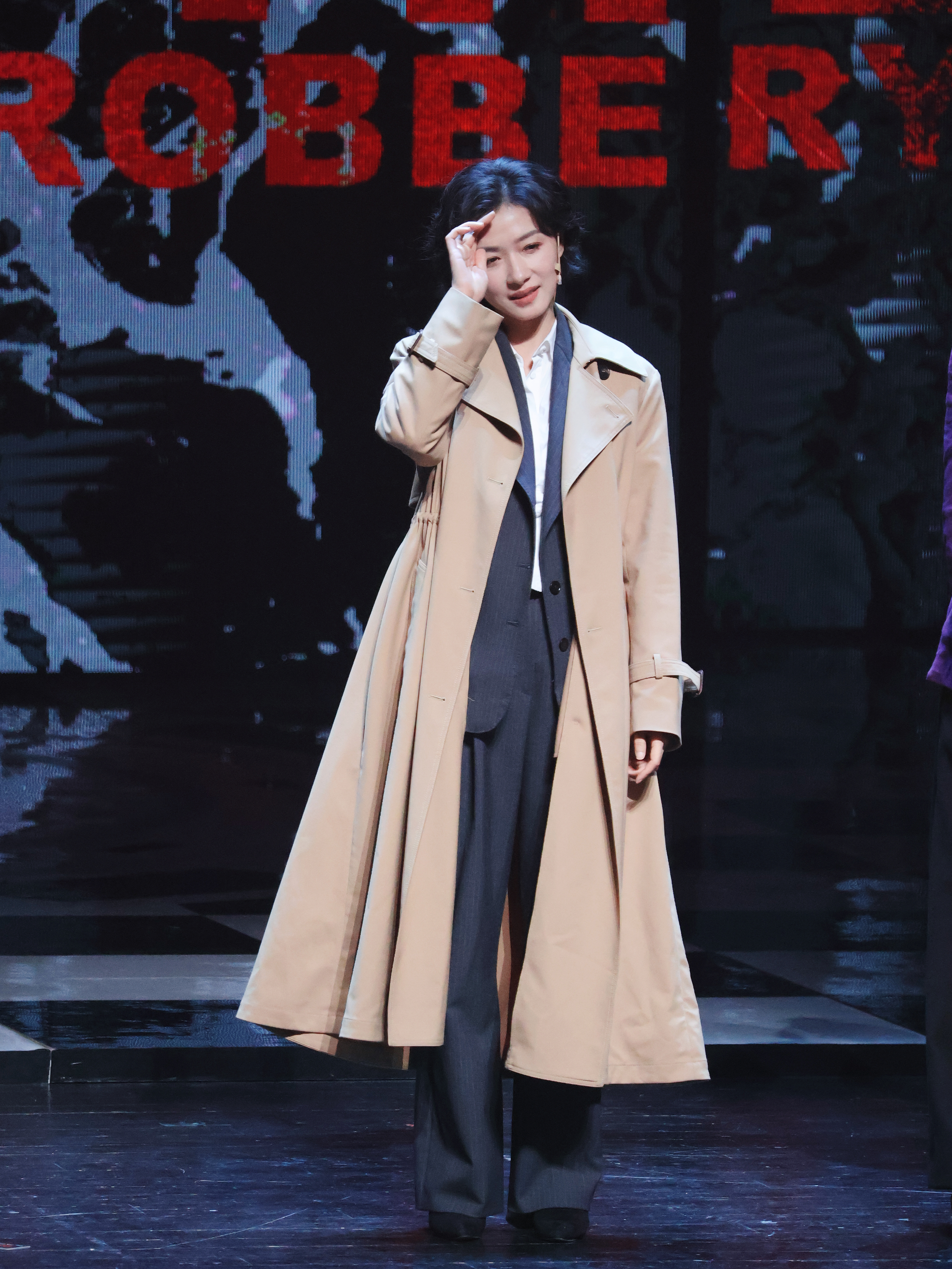 万茜 ｜万茜你好打劫 ｜万茜icy 你站在那里，光便自动为你成像