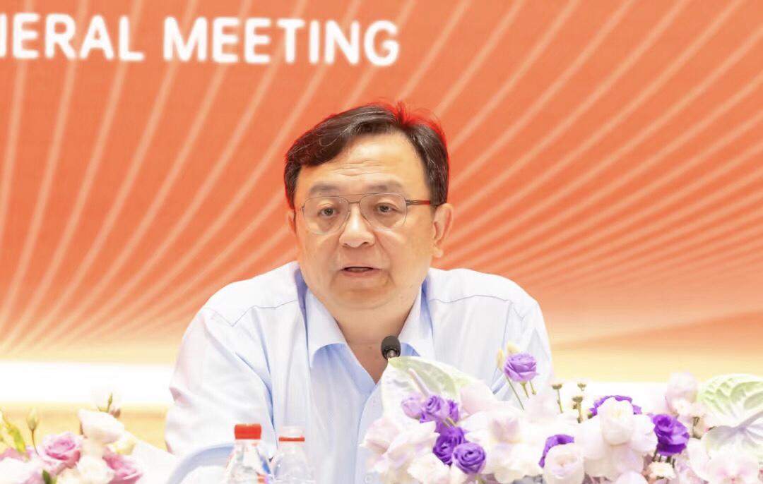 王传福哽咽谈原则：不拉踩同行，这才是大格局
在比亚迪2025年度股东大会上，王传