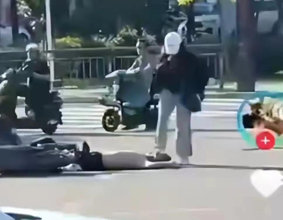 真相来了，河北一女子街头猛踩男子头，官方发布通报：不是交通事故，而是私人纠纷
