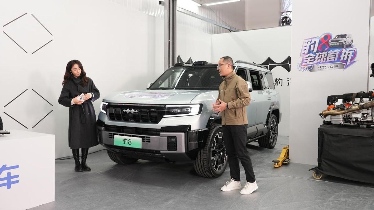 有比亚迪、华为两大顶流的加持，超级混动智能硬派SUV——方程豹豹8可以说是自带流