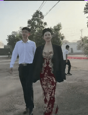 小哥哥：这就是我的老婆，谁敢动我？