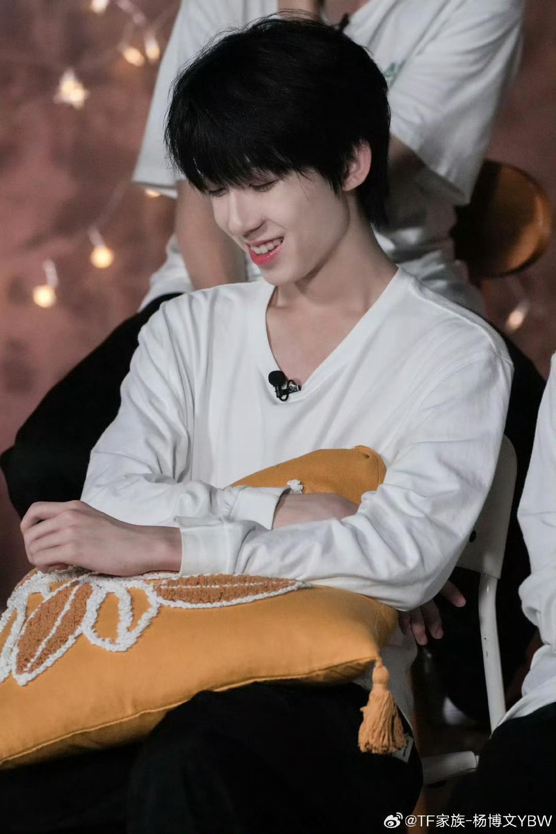 杨博文可太权威了，不管是颜值还是自身实力。还有影响力，任何方面太优秀了。入股绝对