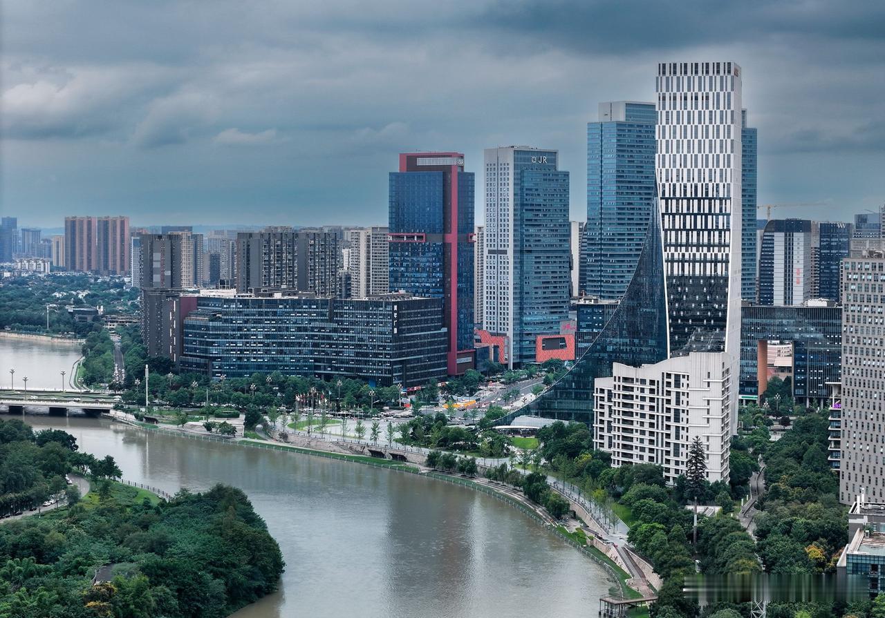 你觉得国内最宜居的城市在哪里?
我国地大物博，宜居城市有很多，推荐以下几个比较有