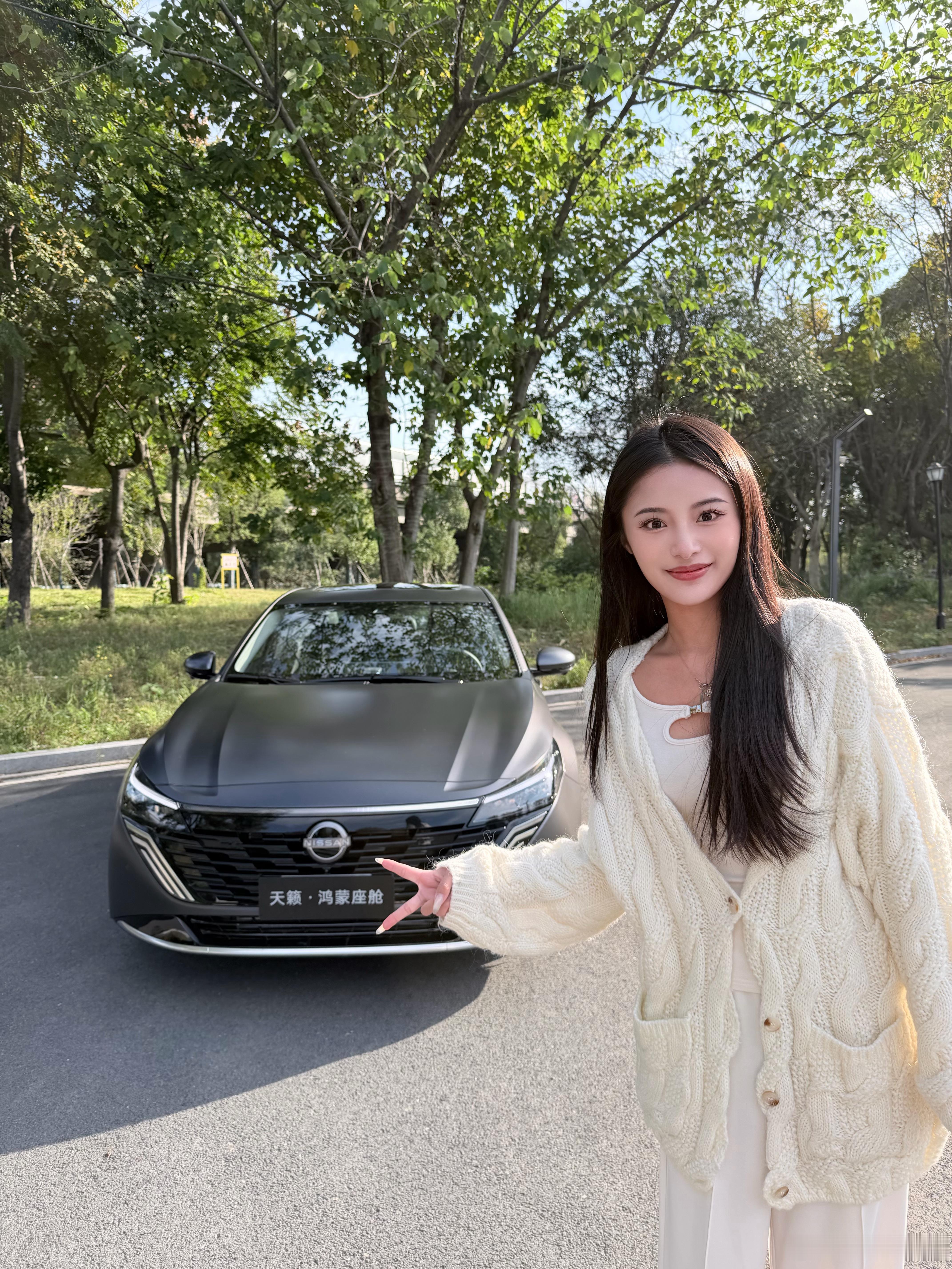 今天过生日！又大了一岁要稳重点了！所以…决定来开个日产天籁～哦对了，还是鸿蒙座舱