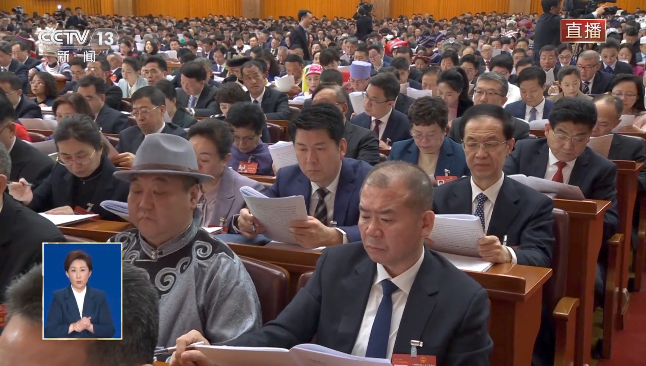#2024看两会#  熟悉的数码圈顶流又来了，成功两会出境。#智慧皮卡丘[超话]