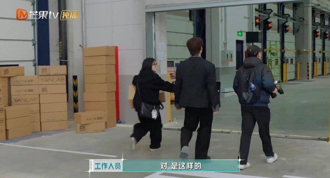 张予曦赵昭仪看颜安笑趴下 谁懂合伙人的相处模式，张予曦赵昭仪乖乖捧场，颜安一本正