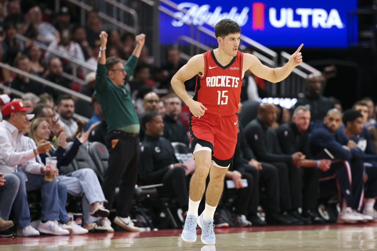 本赛季在谢泼德首发出战的比赛中，火箭战绩是12胜4负。 休斯顿火箭