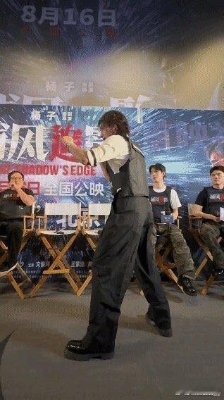 梁家辉此沙打起来了 内斗中 误扰[允悲][笑cry] 此沙和梁家辉老师太好玩了[