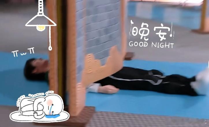 丁程鑫最想删掉的一段小丁本想帅气滑铲，结果直接躺平冲刺！赛后捂脸复盘，这能算是小