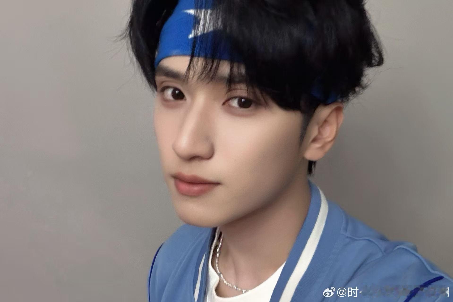 严浩翔超额完成撕名牌kpi 追跑男被严浩翔的反差感圈粉，平时沉稳内敛，玩撕名牌有