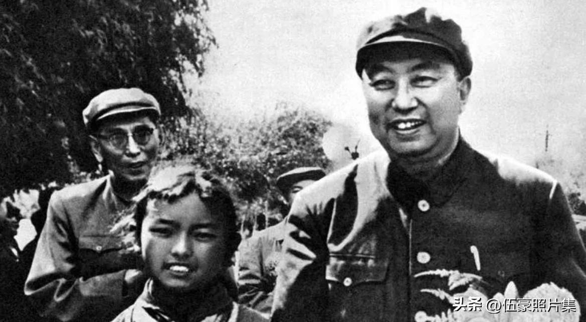 1965年西藏自治区成立时，周恩来就提出亲自率团进藏，因高原反应和身体原因没去成