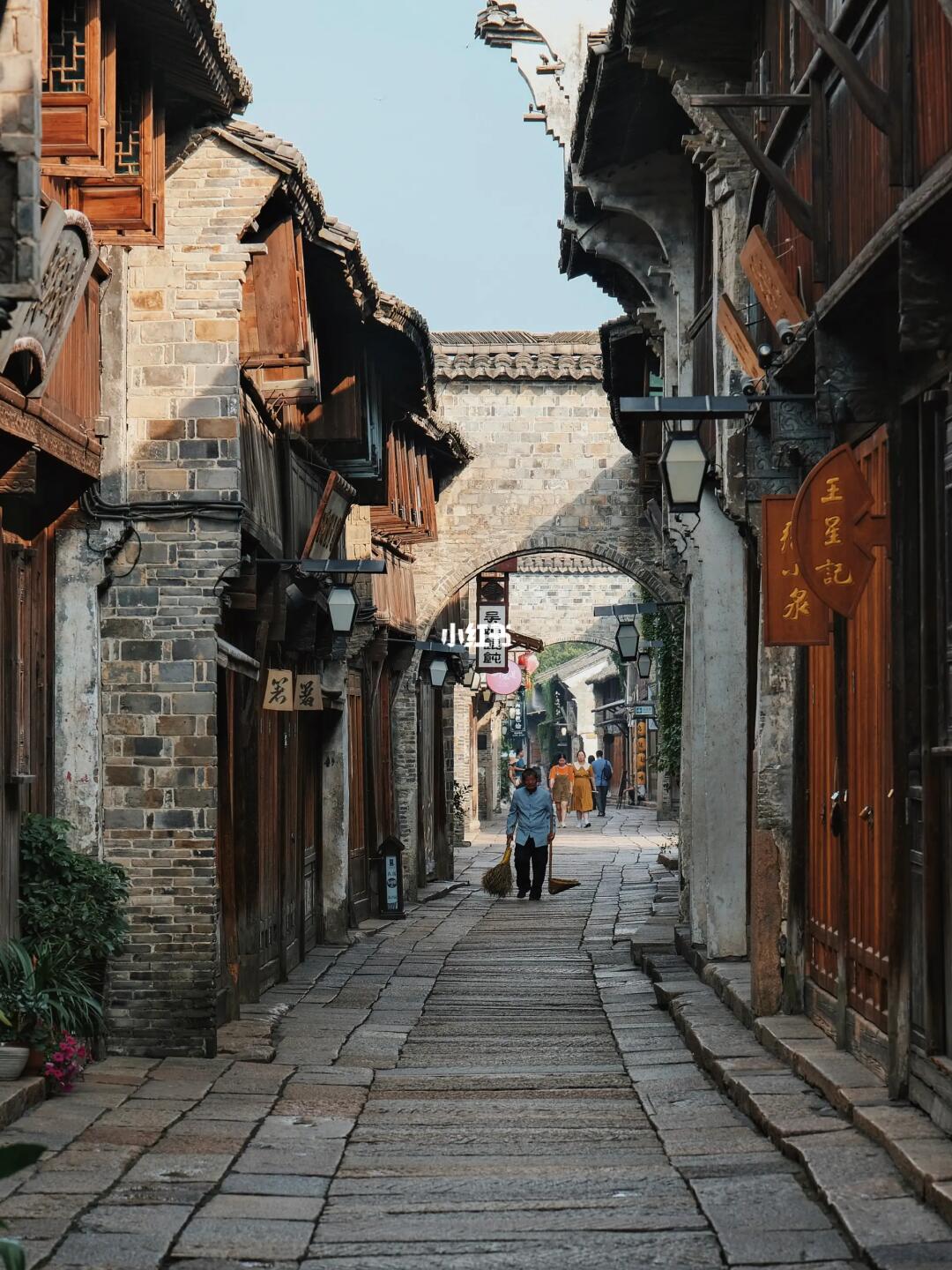 乌镇堤上，换个角度住在江南水乡