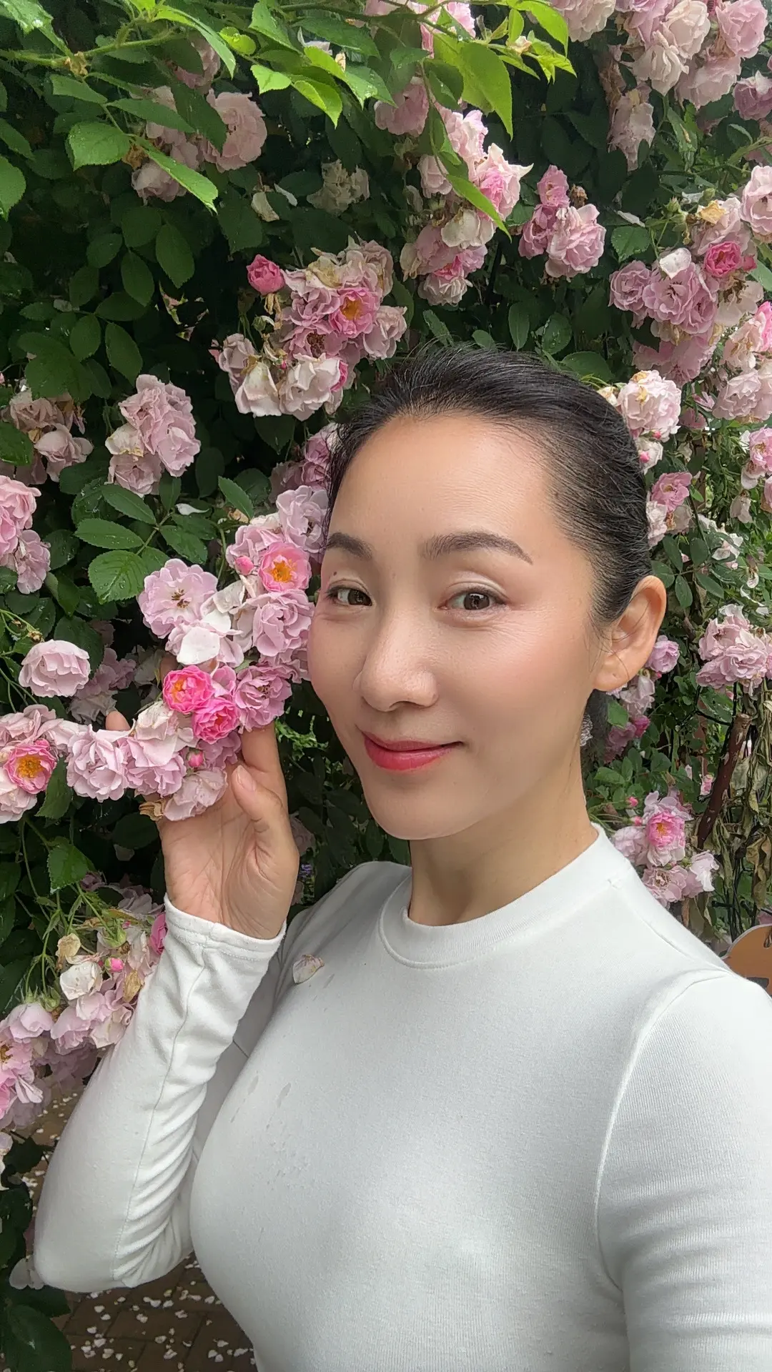 《戏韵身形》在花落中多为自己留些美好