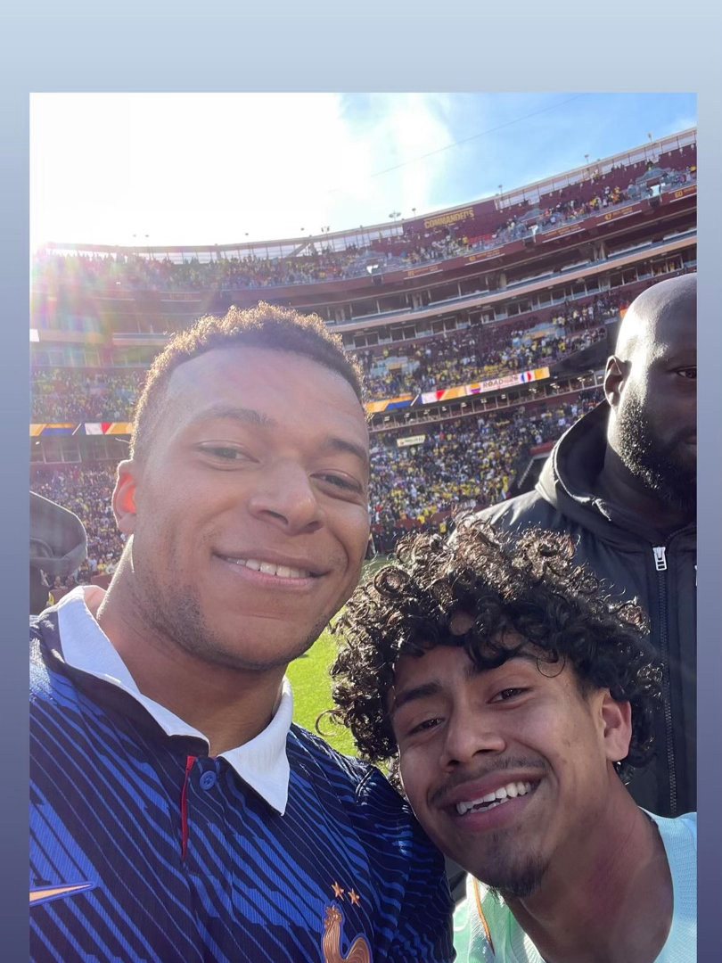 姆巴佩苦口婆心拼尽全力换来的和球迷的那张合照 