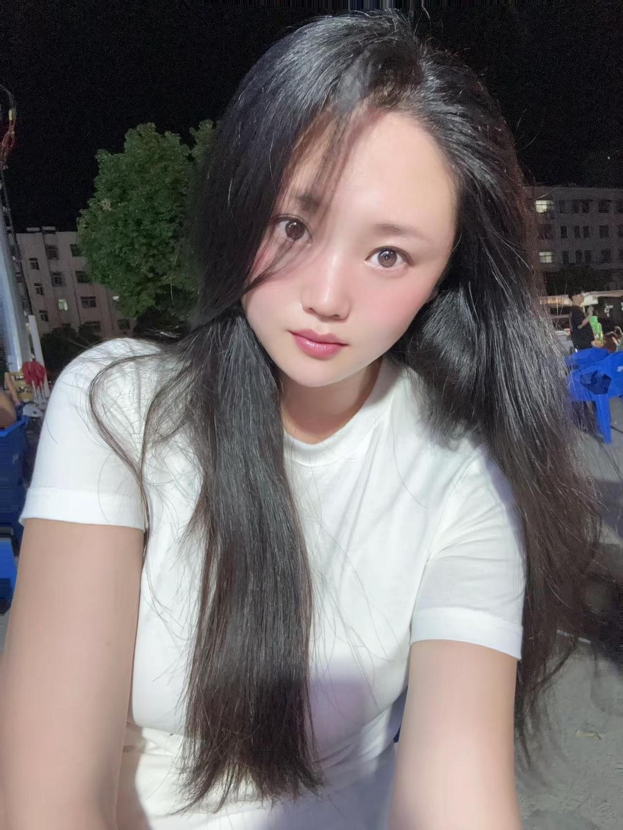 有一天晚上梦一场你白发苍苍说带我流浪。
