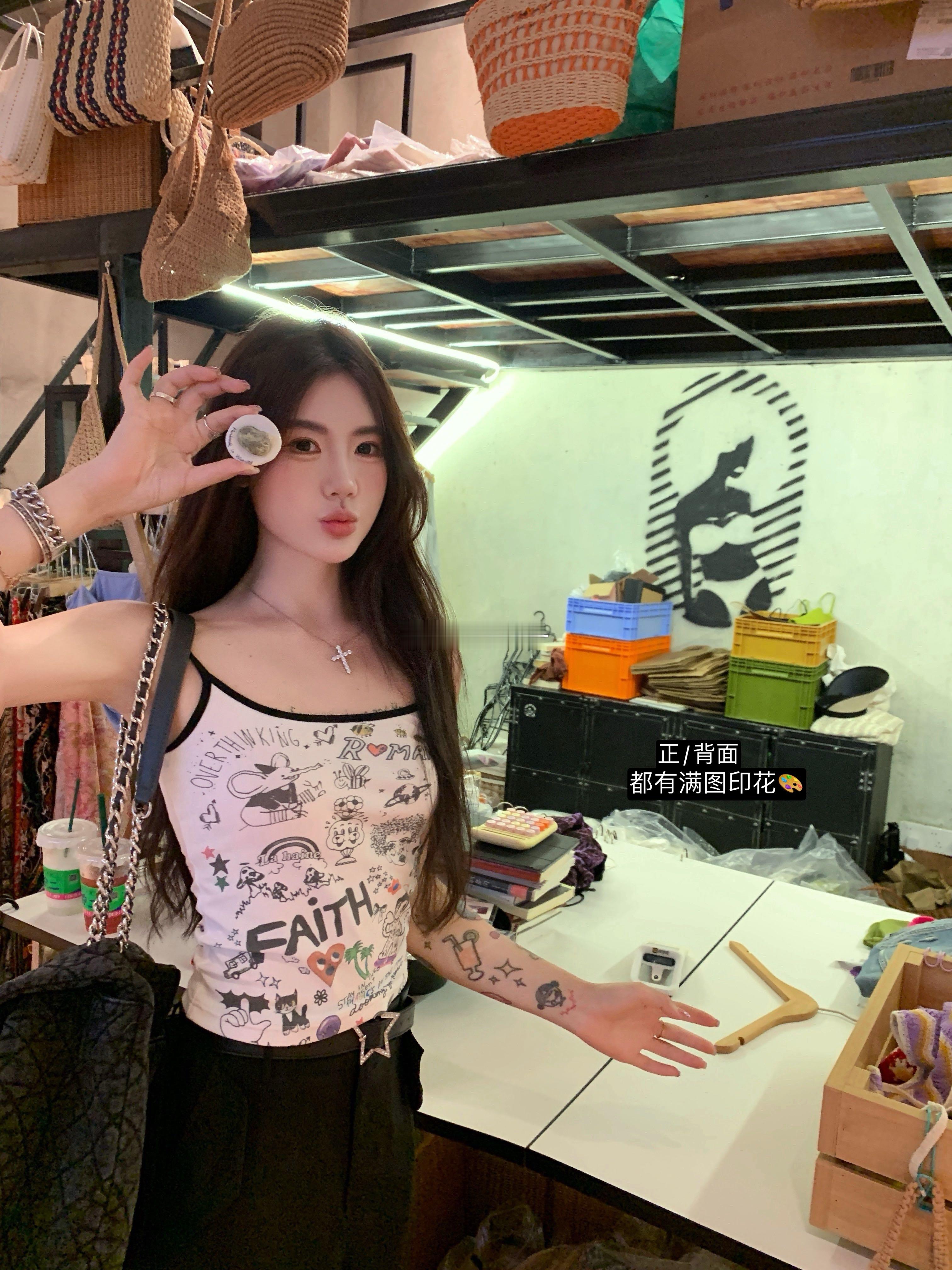  🎨⋆୨୧🥤📖$^ ^· weeks童趣涂鸦吊带 好出片zan'zan多揪