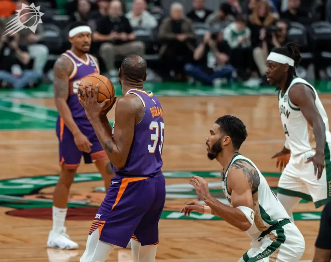 太阳全员出战，看看最新九人轮换，战胜黄蜂后继续冲前六了。
第一，太阳首发阵容固定