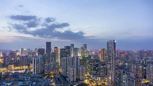 成都常住人口超越北京几乎已成定局。截至2025年末，成都常住人口达2153.5万