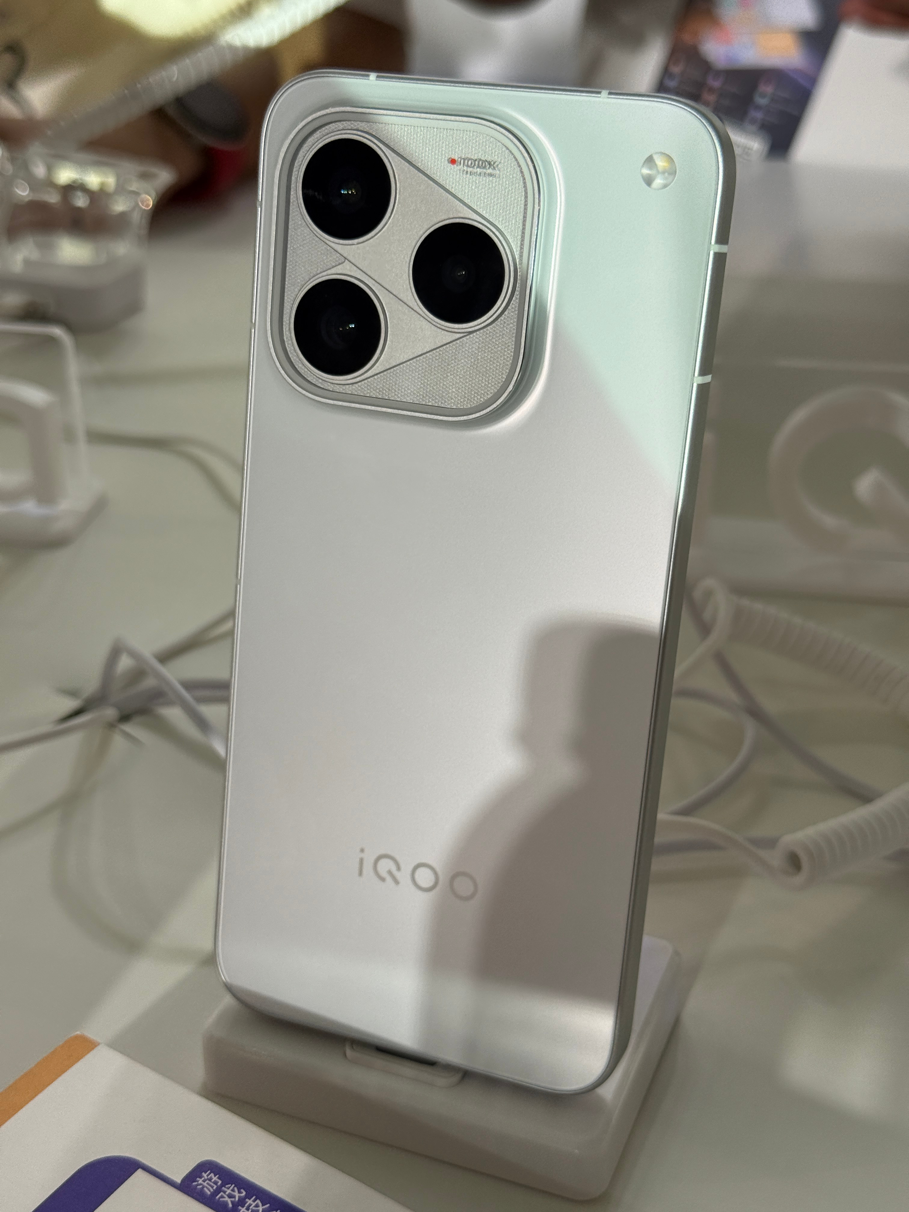 iQOO今年的双旗舰真的踩中了所有需求点！iQOO16搭载2nm骁龙8至尊版+Q