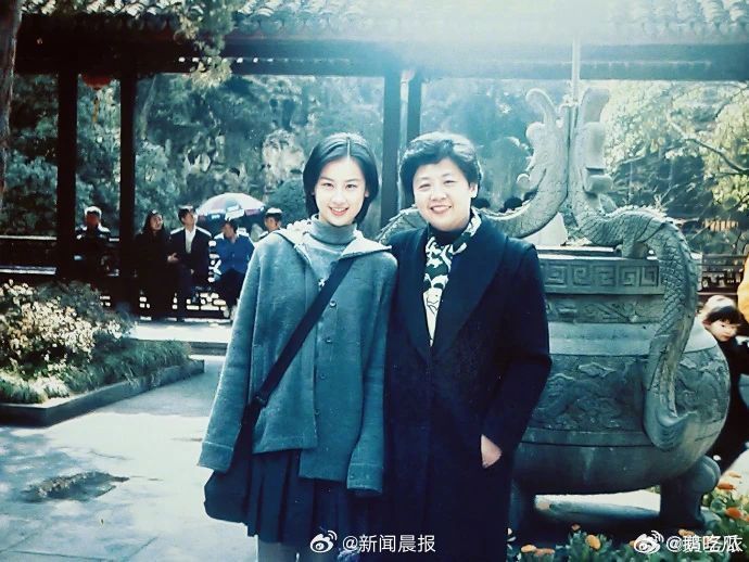 黄圣依发15岁与妈妈合影 黄圣依和妈妈的颜值也太绝了！官宣加盟 是女儿是妈妈 ，