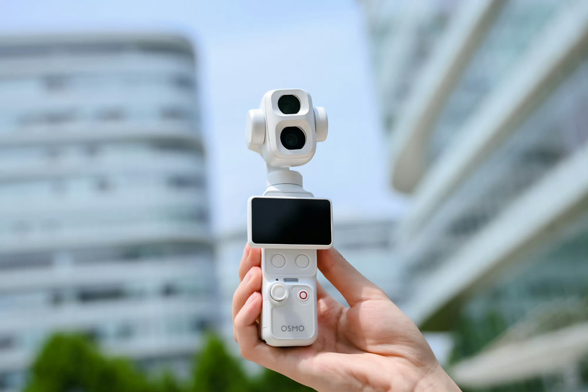 手持影像为什么绕不开大疆原来大疆 Pocket 4P 还有白色版本，和影石直接明