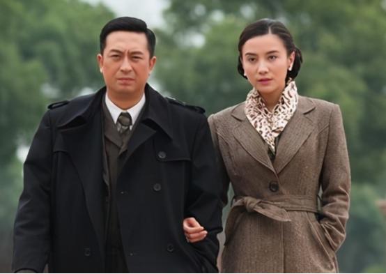 一次拍摄，张嘉译兴奋地对宋佳说：“咱俩又合作了。”宋佳听后嘴一撇，直截了当地回复