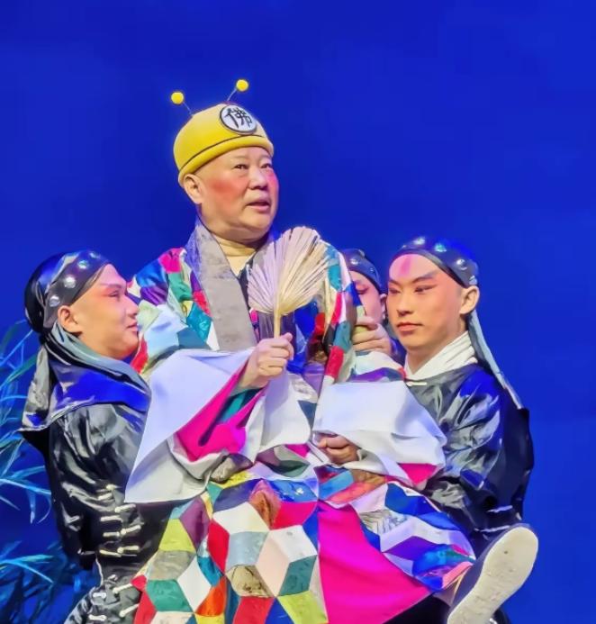 郭德纲武汉演出被立案，即兴玩笑惹大祸，结局会怎样。
郭德纲在武汉演京剧《济公活佛