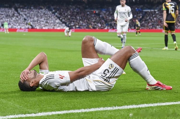 错过欧冠附加赛？贝林厄姆遭遇肌肉撕裂，至少将伤缺一个月。在刚结束的西甲第22轮比