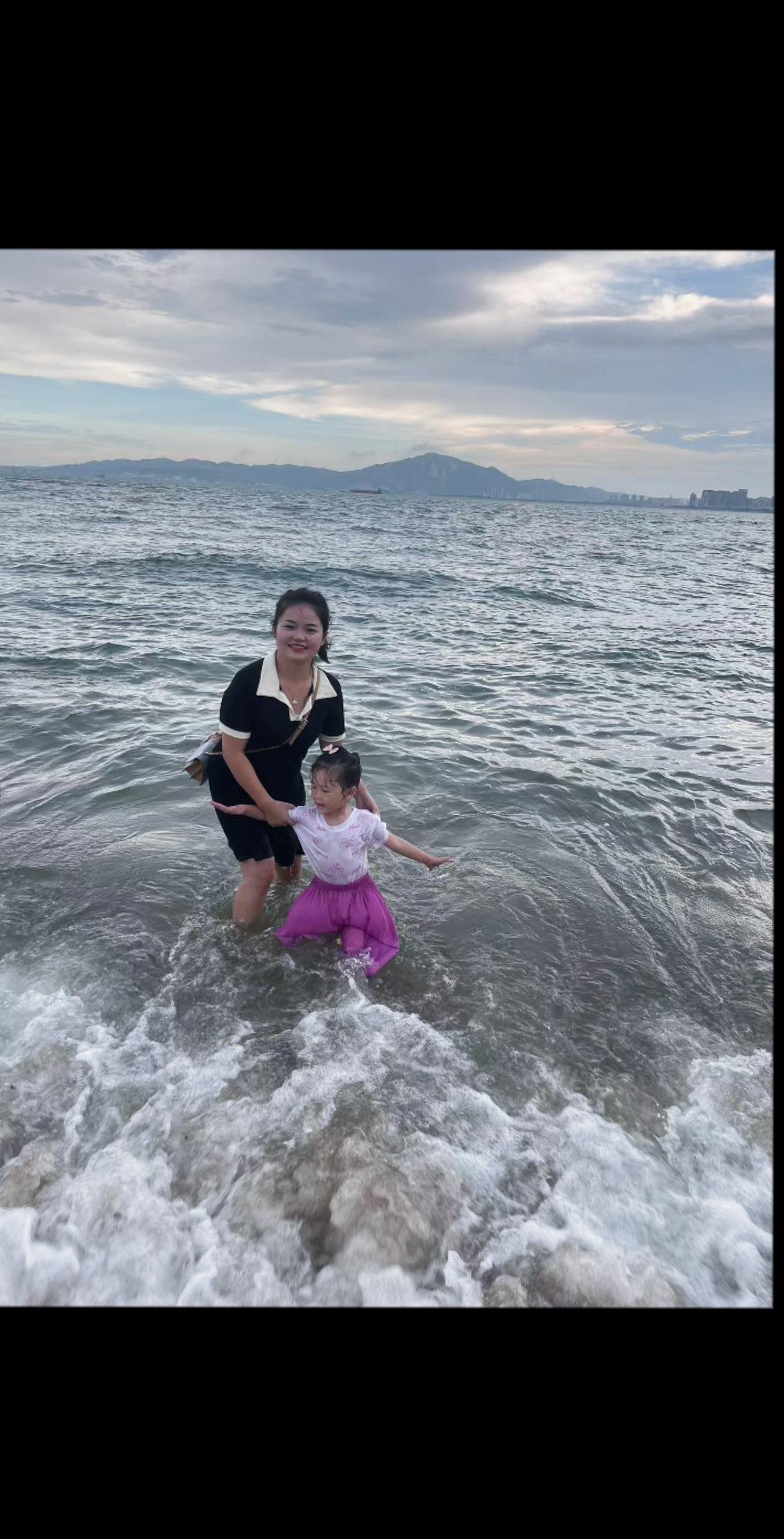 母女照 一起看海 #慢慢长大慢慢变老