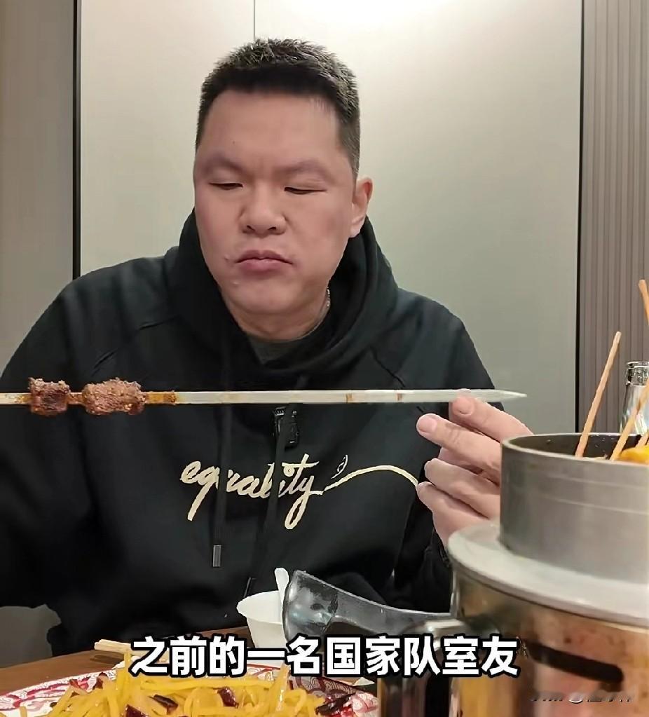 满满的回忆！朱芳雨谈韩德君：

“来到沈阳。”

“让我想起了之前的一名国家队室