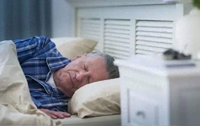 70岁后别死磕10点睡觉！记住5个睡眠要点