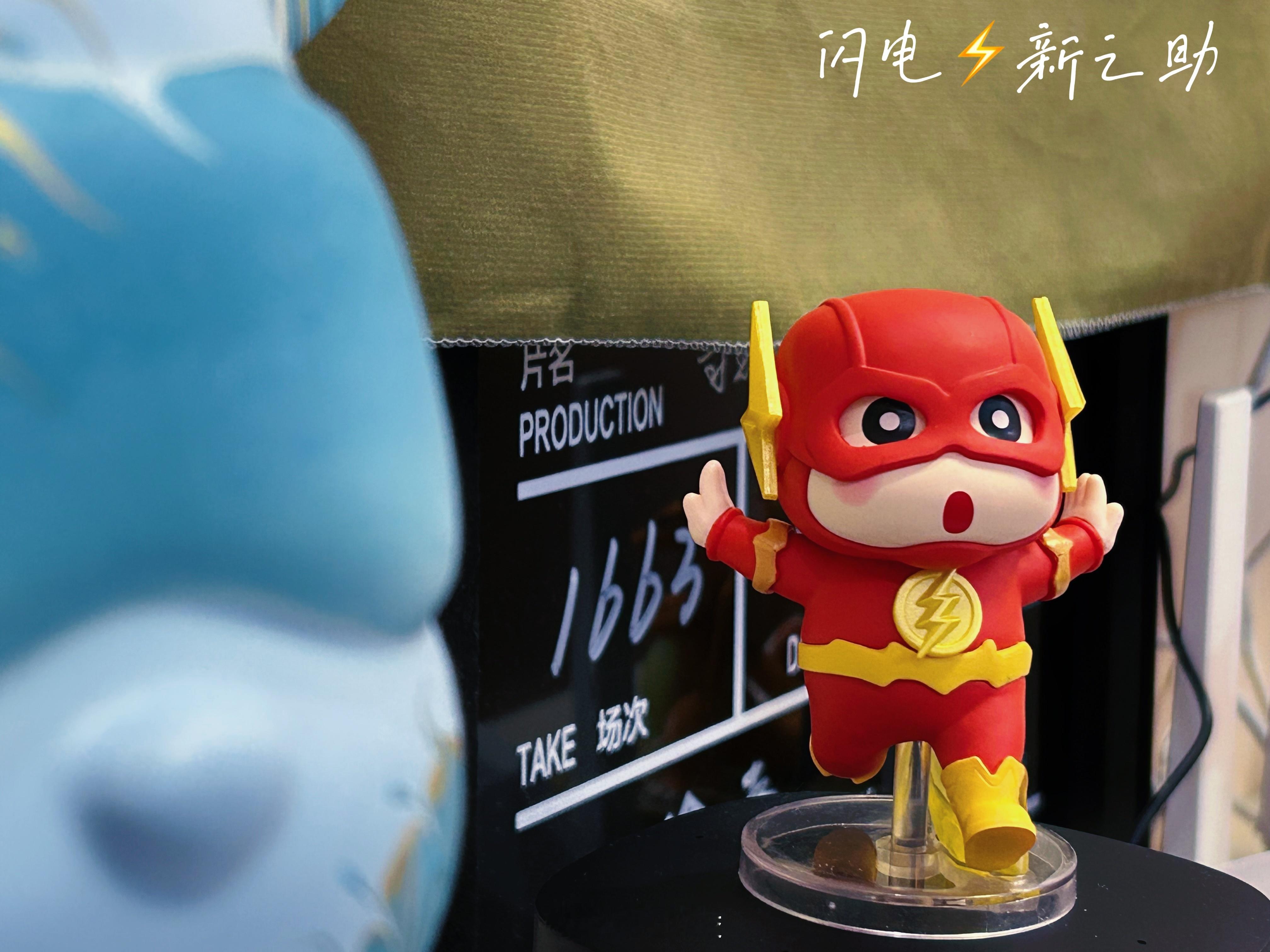 五一最后一天我家小章鱼在运河畔给我买的礼物闪电侠之野原桑Cos版[酷] ​​​