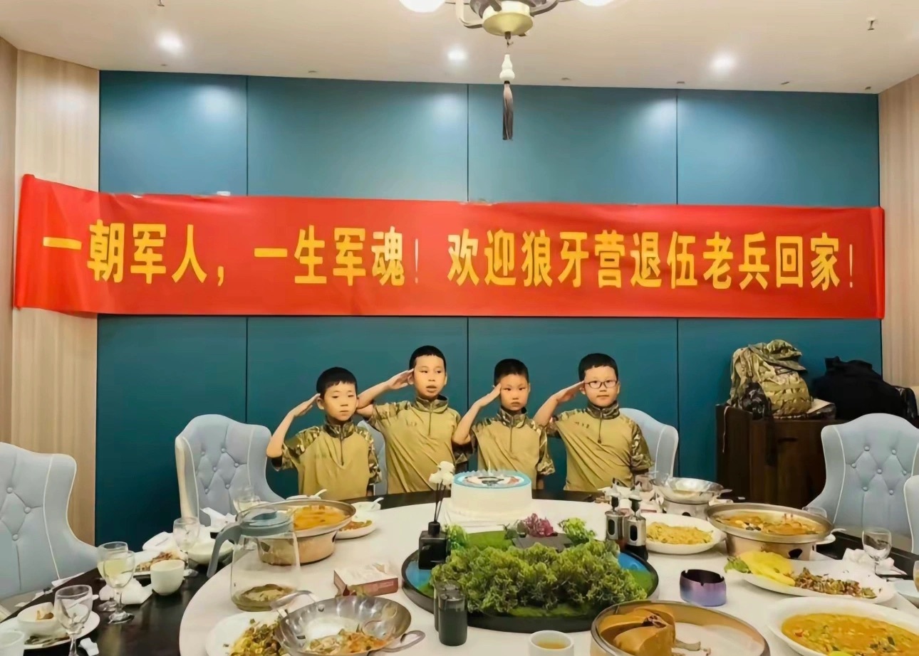 侄子参加了夏令营回来觉得自己是退伍老兵，感冒了非要去军总医院 ​​​