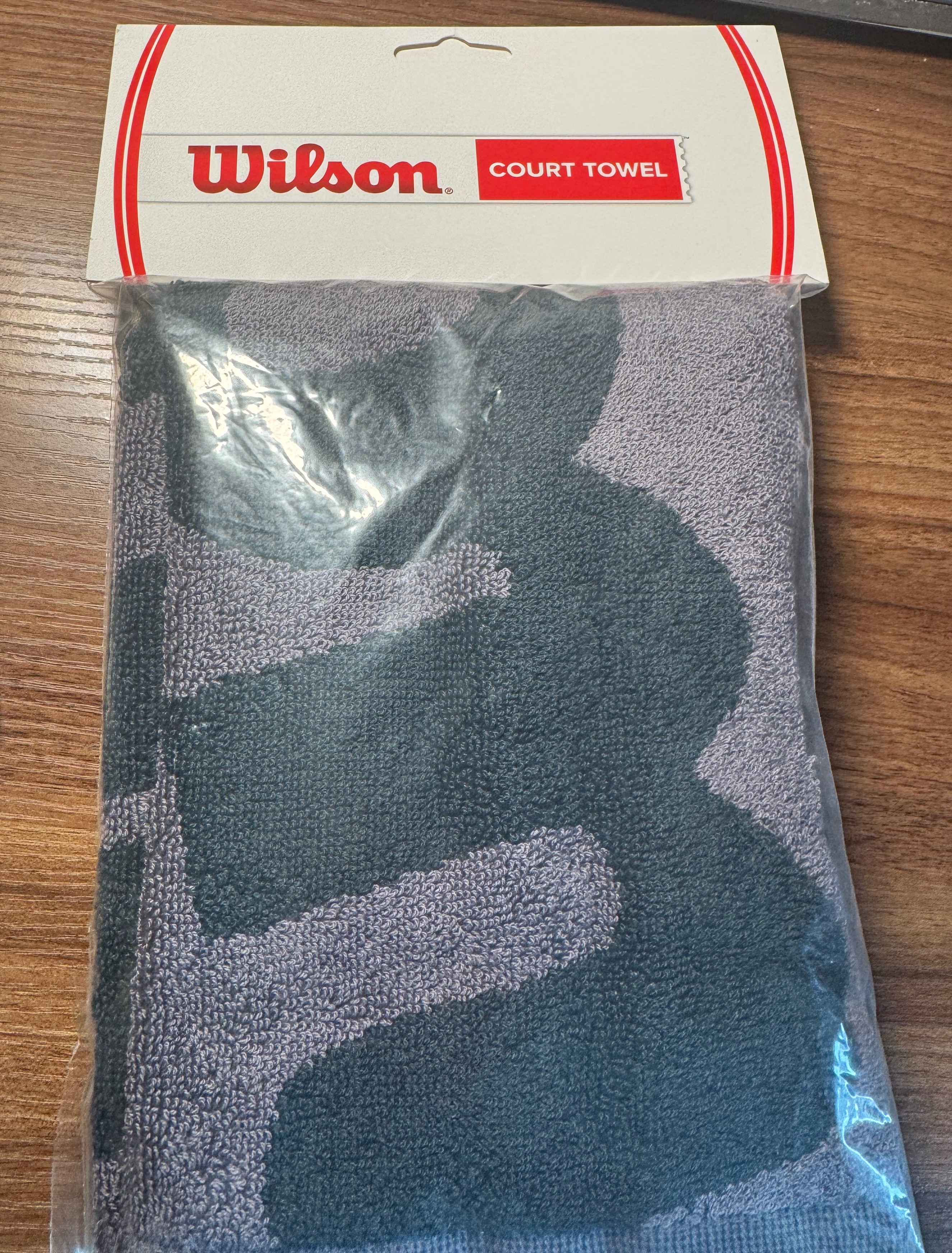搞了条Wilson 的毛巾，作为互动抽奖小奖品。欢迎评论、转发猜猜今年法网男女单