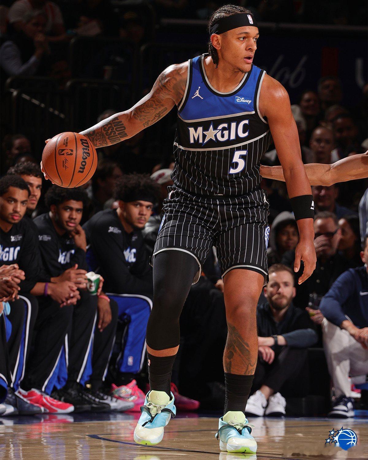 我一直以为这鞋是拉链要拉上的