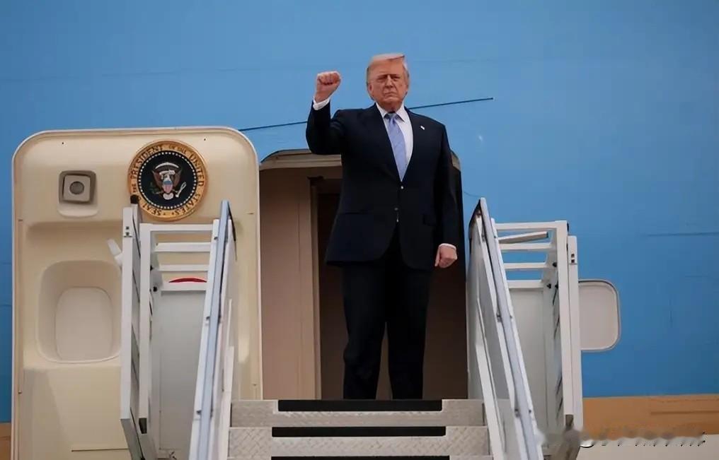 特朗普今天在空军一号飞行途中对记者说：我和金正恩的关系非常好。他一直很尊重我们国