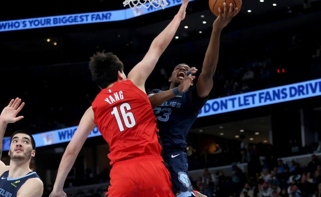 ：新秀的清醒与成长初心北京时间12月8日的NBA常规赛赛场，开拓者客场不敌灰熊的