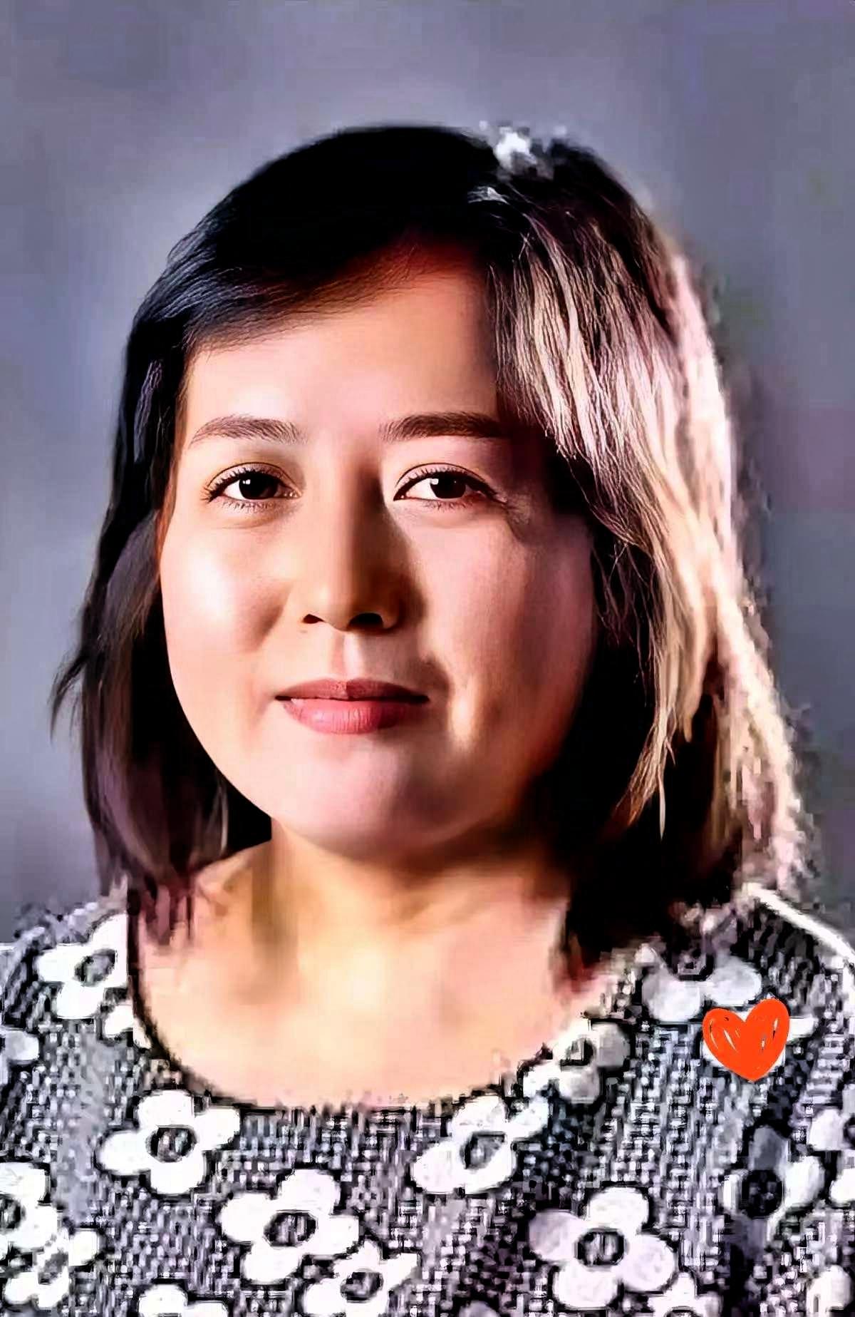 成都锦城学院，广告系主任聂鑫鑫，46岁，人没了。
那位下课后常被学生围住交流问题