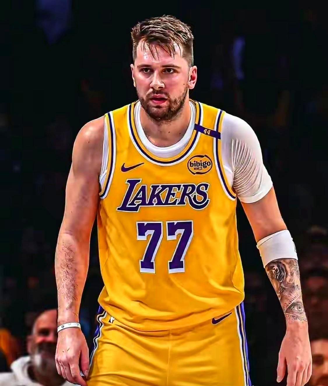 无可争议！东契奇三双狂潮霸榜NBA杯MVP
 

这家伙真的不留情面，上来就对着