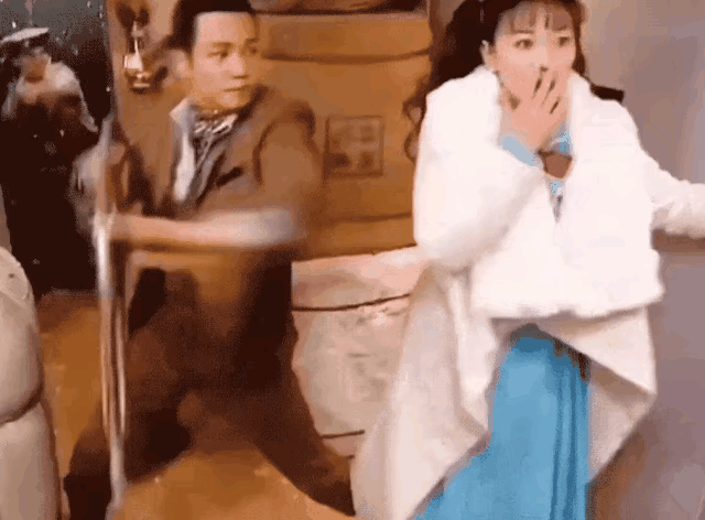 笑死了！就为了体现帅吗？男主就不能来个右转身！