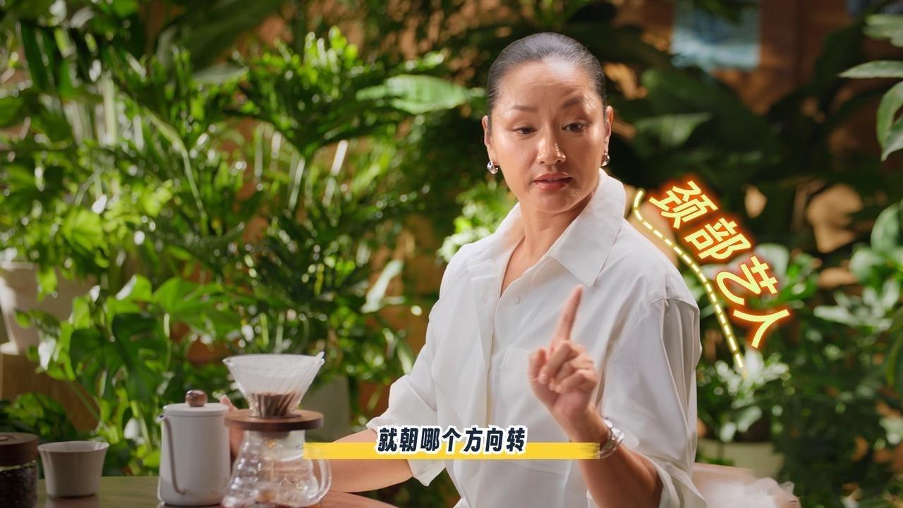 瞿颖说自己是颈部艺人瞿颖说自己翻红后成了颈部艺人“颈部打工人”这个比喻太妙了，不