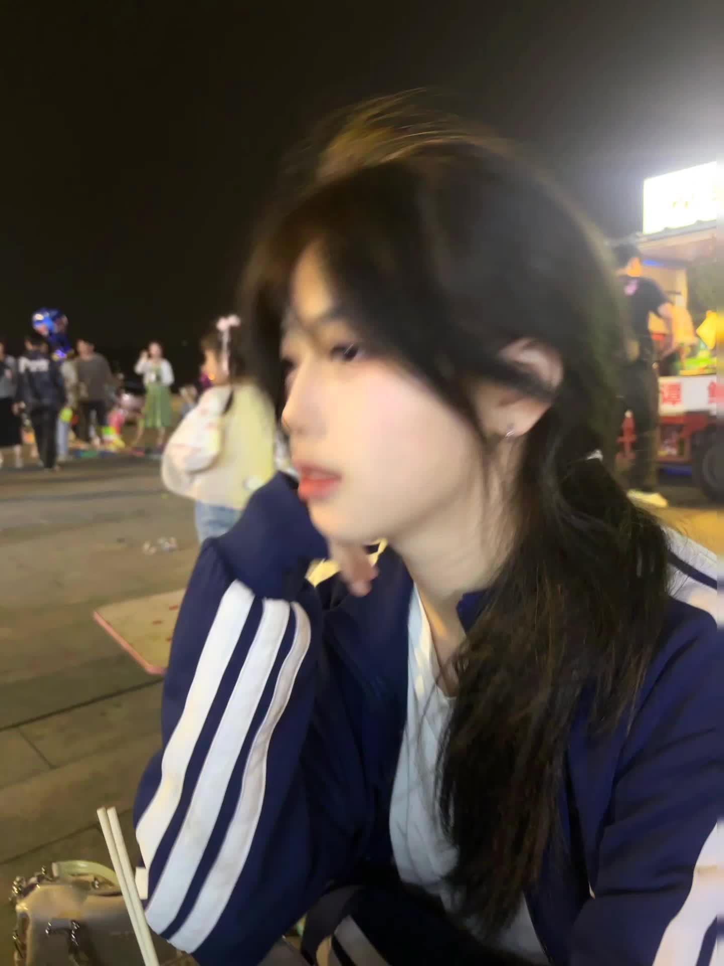 我也不太了解她