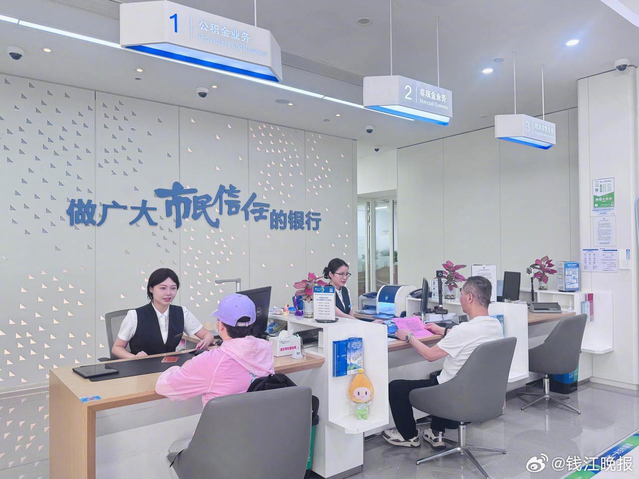 【#杭州法拍房也能用公积金了#】潮新闻记者获悉，近日，杭州联合银行在浙江省直公积