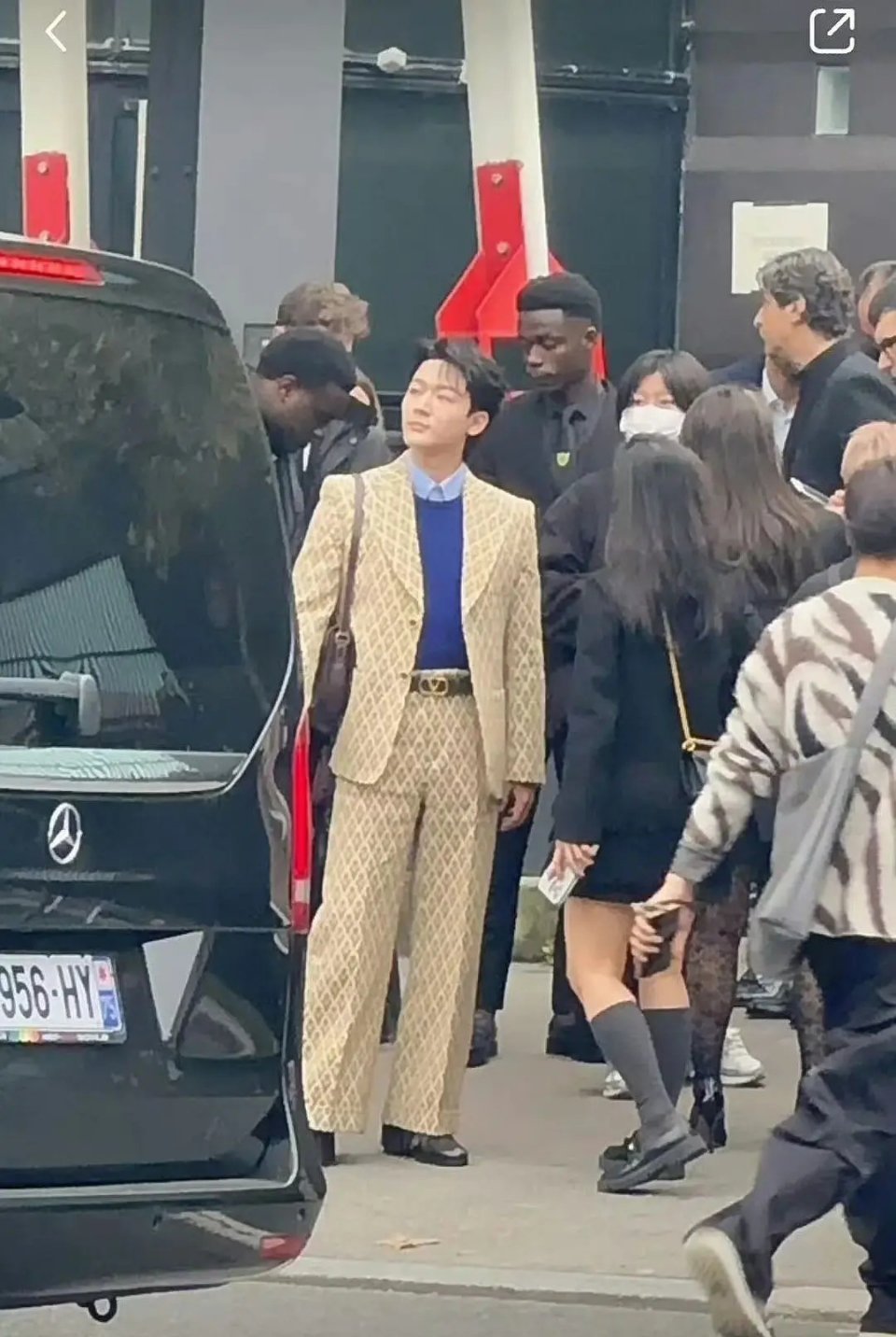 张晚意穿的像个大蟒蛇[允悲] ​​​