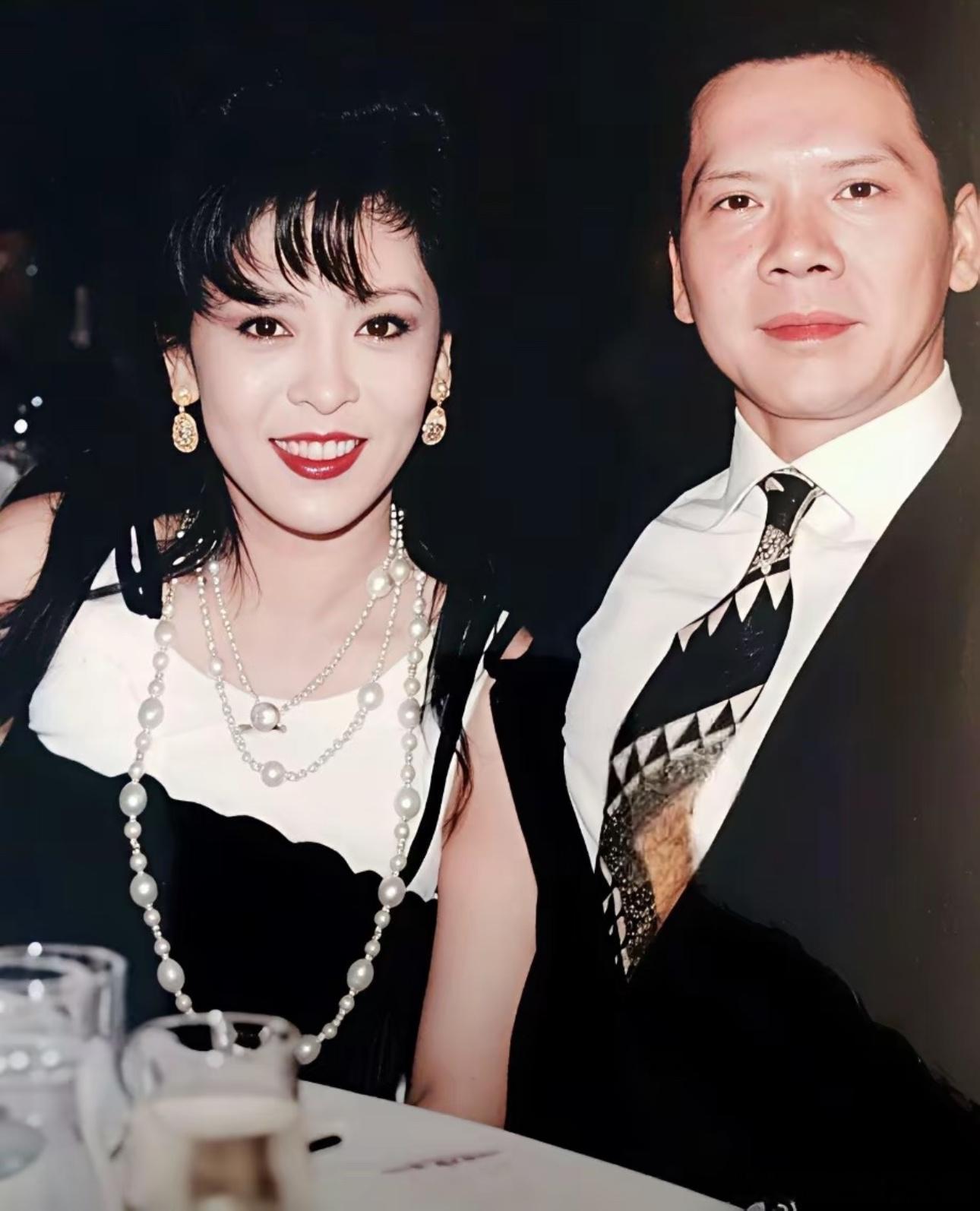 向太产后2个月瘦了约80斤向太陈岚自曝生下向佐后，两个月内从178斤暴瘦至90多