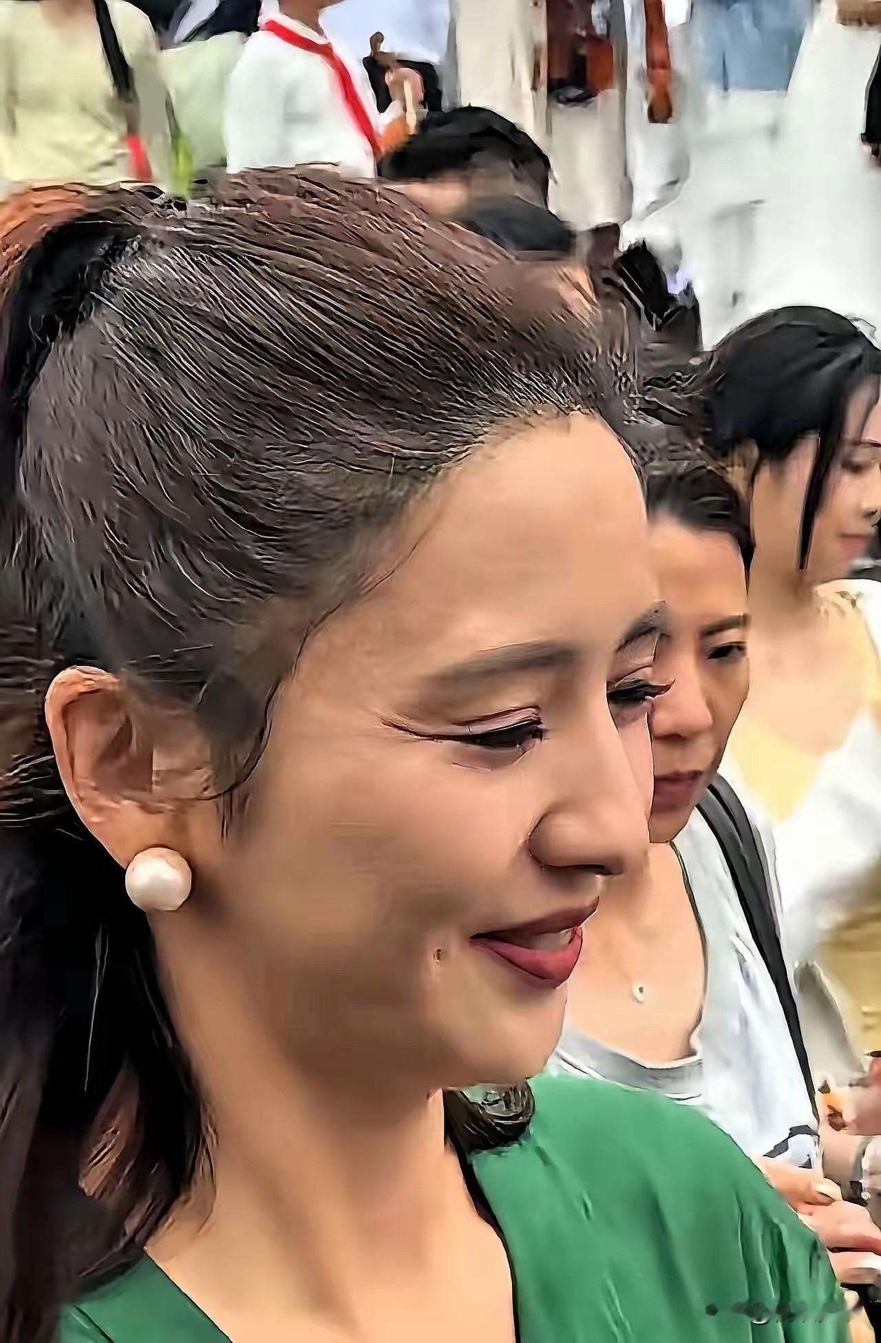 没有了爱情的滋润，再美丽的容颜也会显现干涩，疲态和枯萎了。