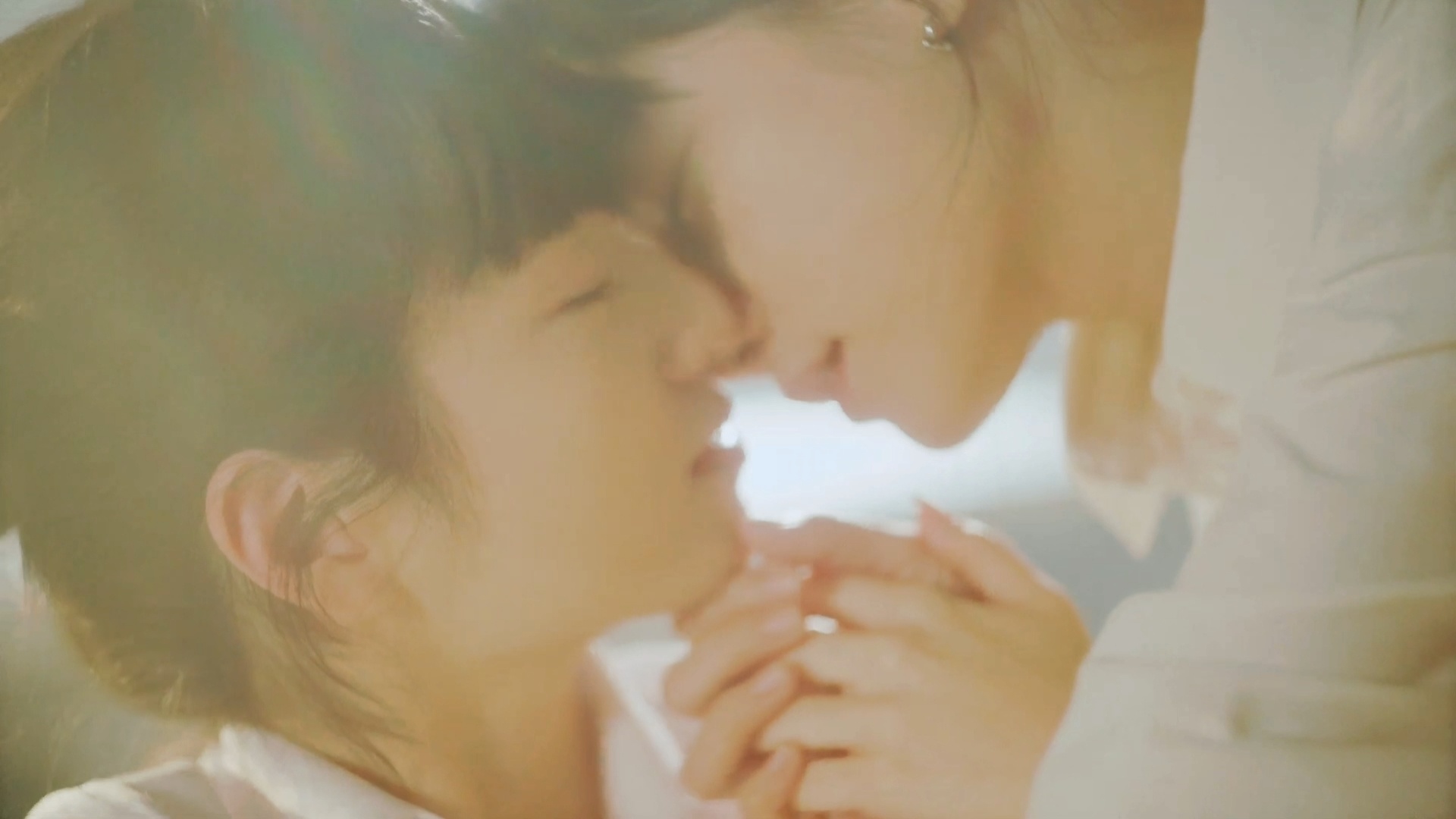 妈呀新预告这里要亲不亲朦朦胧胧的感觉太对味了。。（是新的台百短剧《果实》 三月底